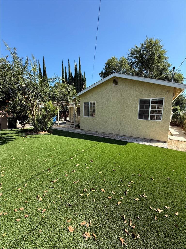 Apartment for rent at 19148 Saticoy St, Reseda, CA 91335