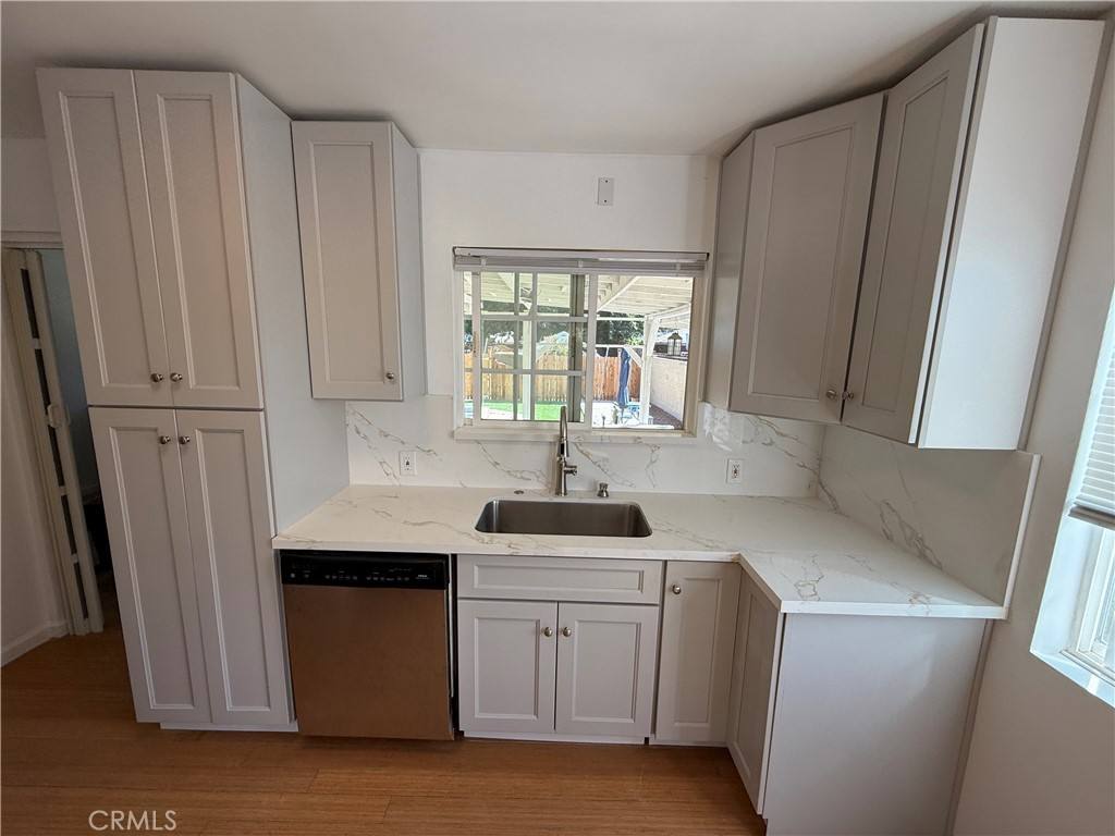 Apartment for rent at 19148 Saticoy St, Reseda, CA 91335