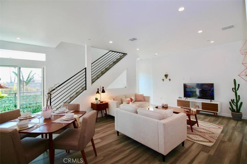 Apartment for rent at 1416 Cloverdale Ave, Los Angeles, CA 90019