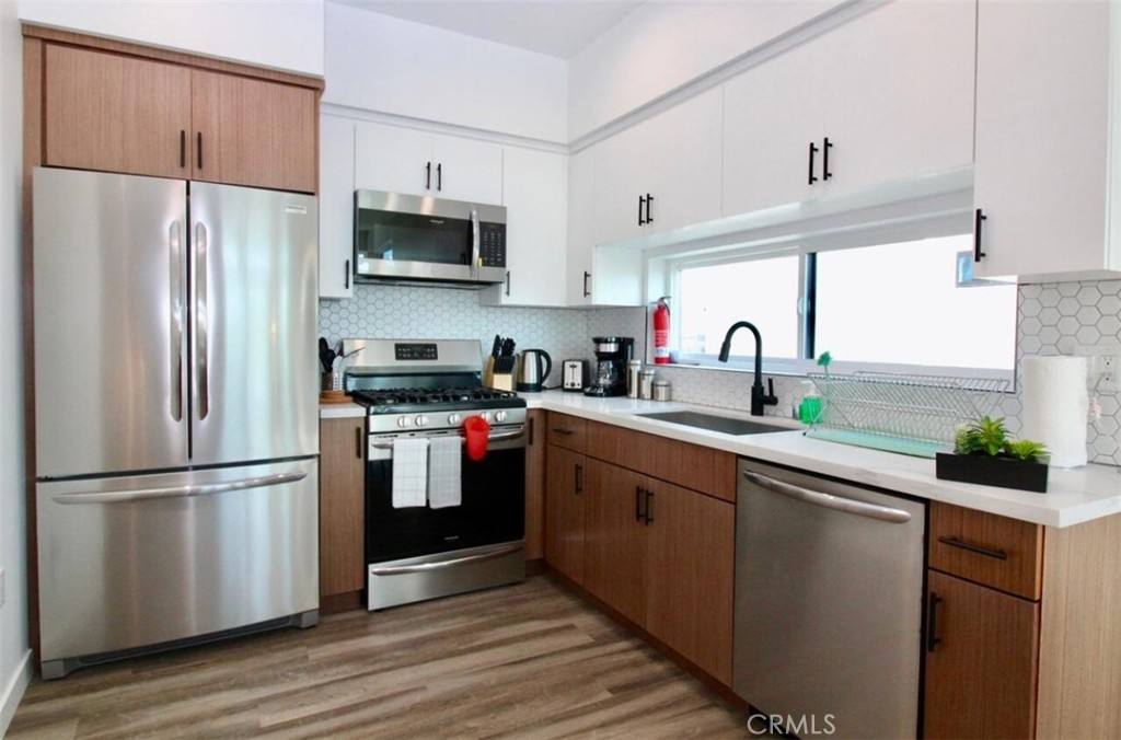 Apartment for rent at 1416 Cloverdale Ave, Los Angeles, CA 90019