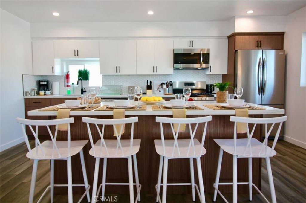 Apartment for rent at 1416 Cloverdale Ave, Los Angeles, CA 90019