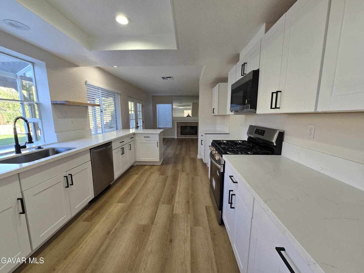Apartment for rent at 2007 Willowbrook Ave, Palmdale, CA 93551