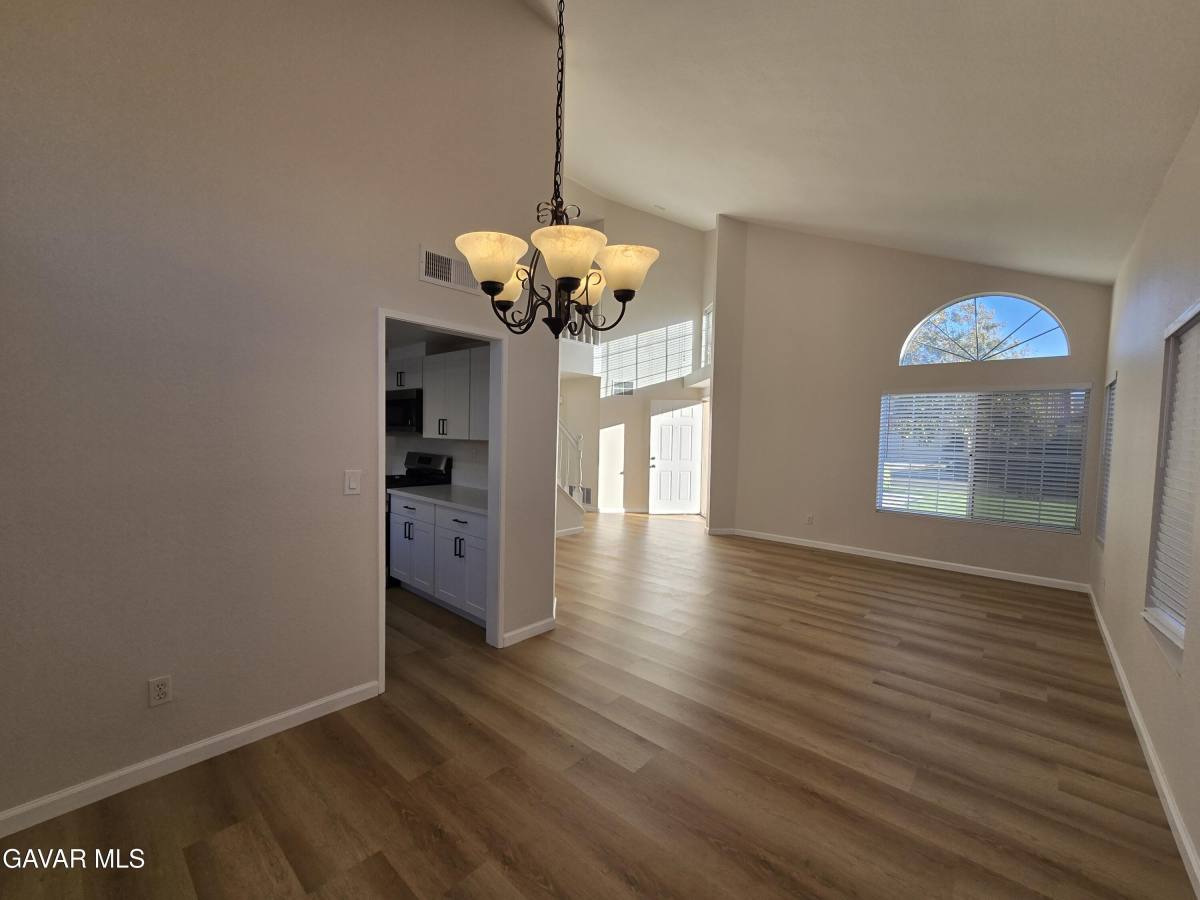 Apartment for rent at 2007 Willowbrook Ave, Palmdale, CA 93551