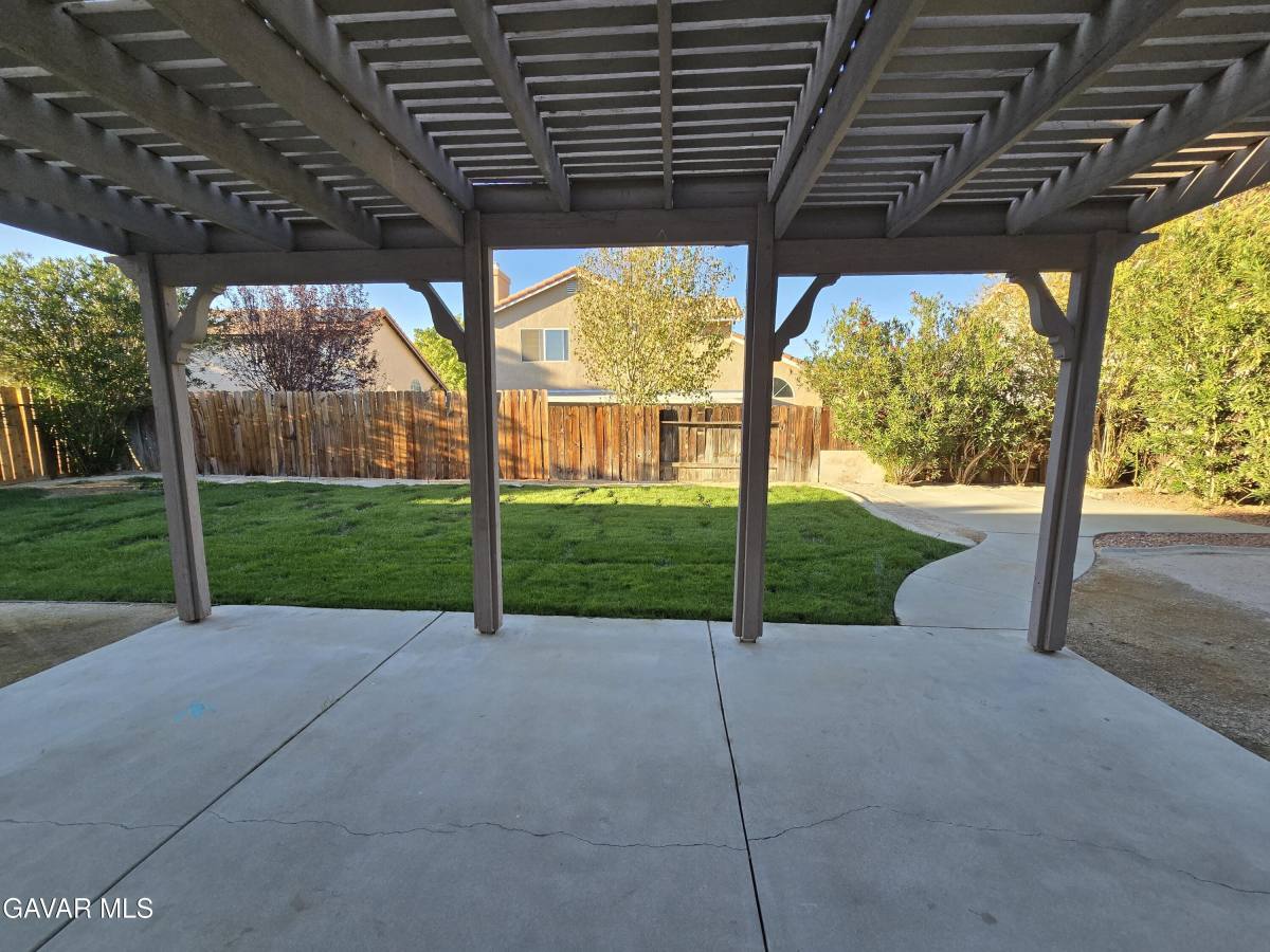 Apartment for rent at 2007 Willowbrook Ave, Palmdale, CA 93551