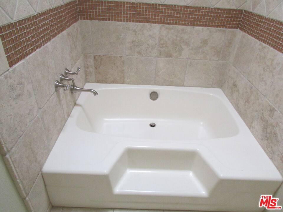 Townhouse for rent at 1850 Midvale Ave #7, Los Angeles, CA 90025