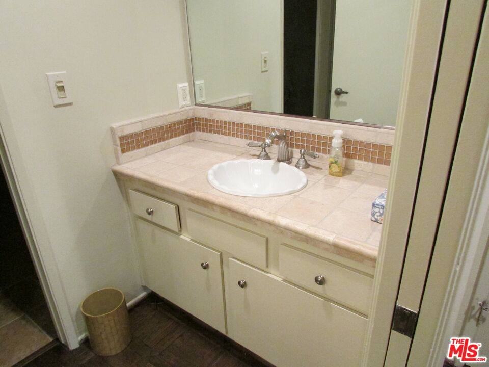 Townhouse for rent at 1850 Midvale Ave #7, Los Angeles, CA 90025