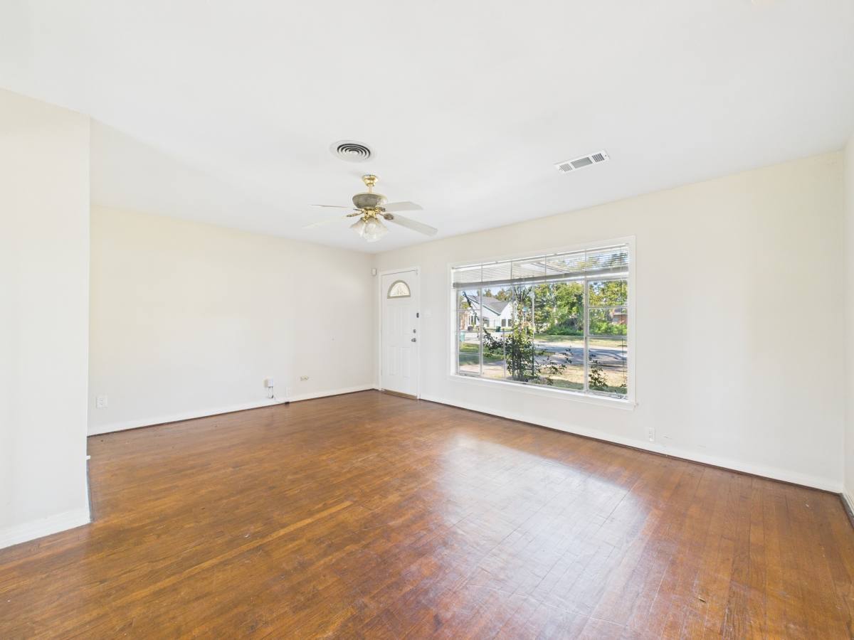 Apartment for rent at 3035 Guese Rd, Houston, TX 77018