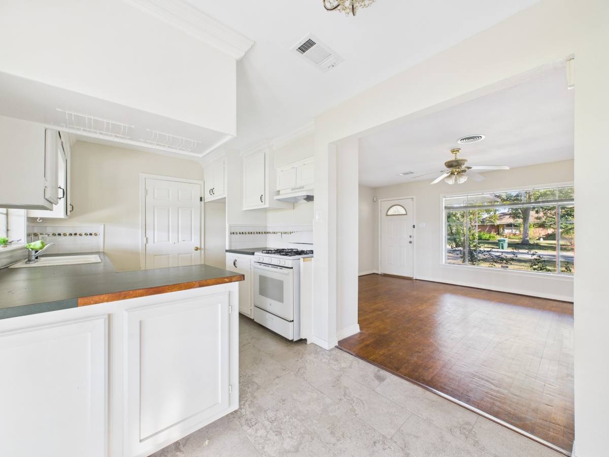 Apartment for rent at 3035 Guese Rd, Houston, TX 77018