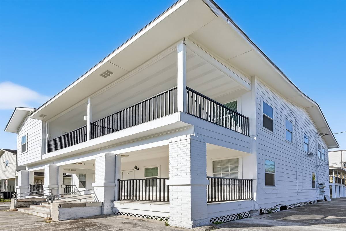 Apartment for rent at 2202 Hutchins St #2202B, Houston, TX 77003