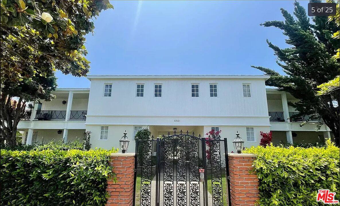 Apartment for rent at 1212 10th St #2, Santa Monica, CA 90401