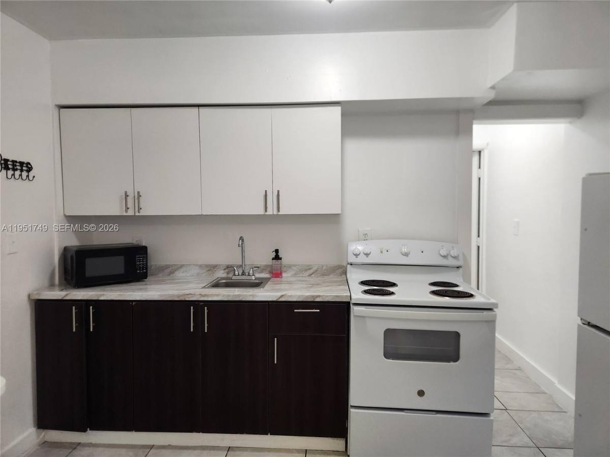 Apartment for rent at 16031 NE 18th Place #160311B, Miami, FL 33162