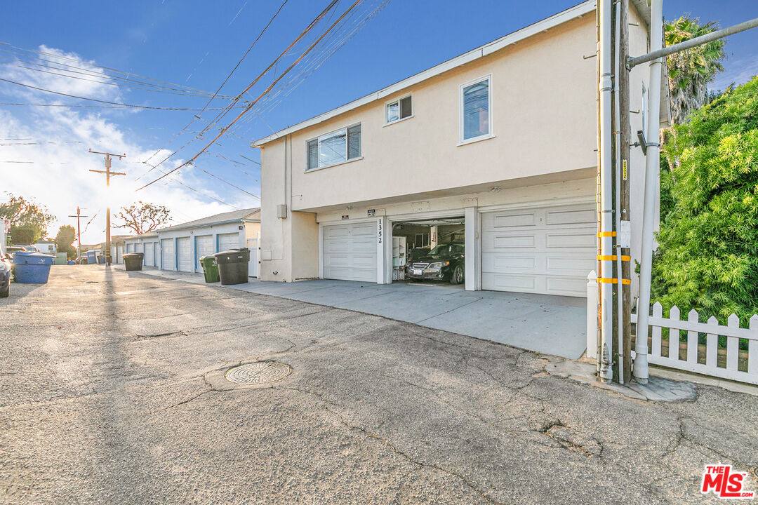 Apartment for rent at 1352 Ocean Park Blvd #1352F, Santa Monica, CA 90405