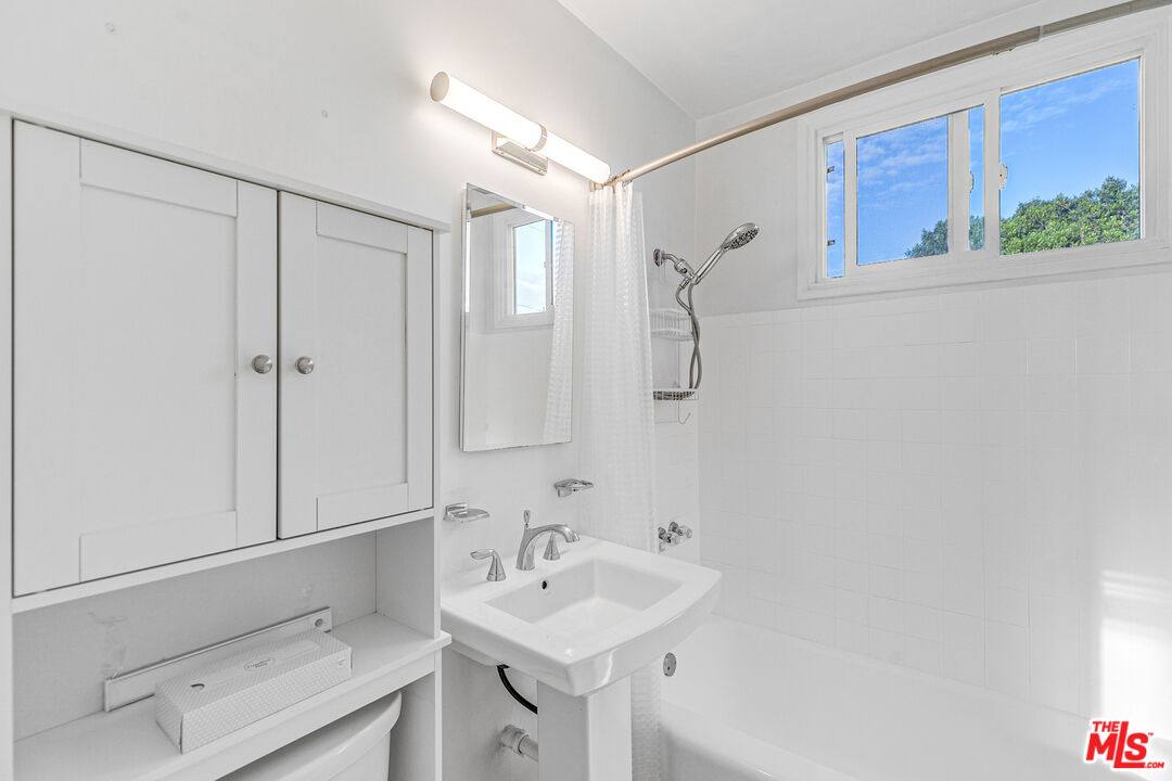 Apartment for rent at 1352 Ocean Park Blvd #1352F, Santa Monica, CA 90405