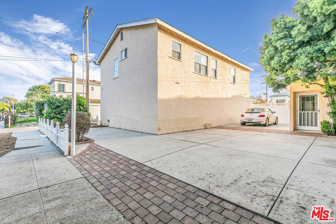 Apartment for rent at 1352 Ocean Park Blvd #1352F, Santa Monica, CA 90405