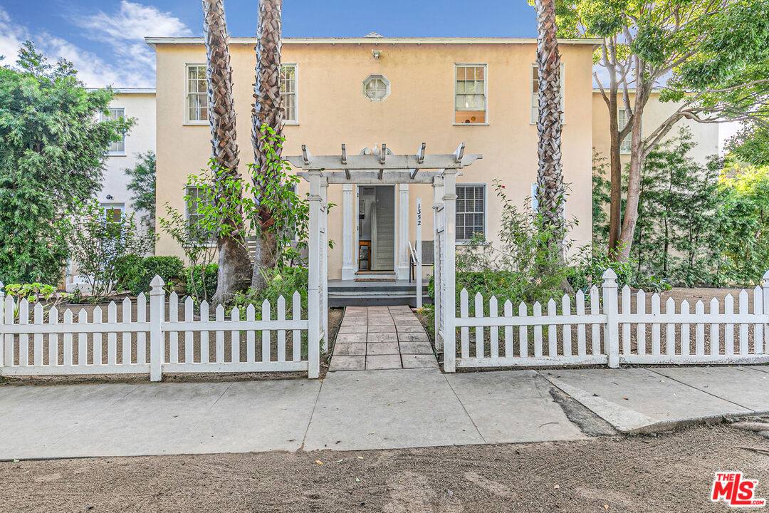Apartment for rent at 1352 Ocean Park Blvd #1352F, Santa Monica, CA 90405