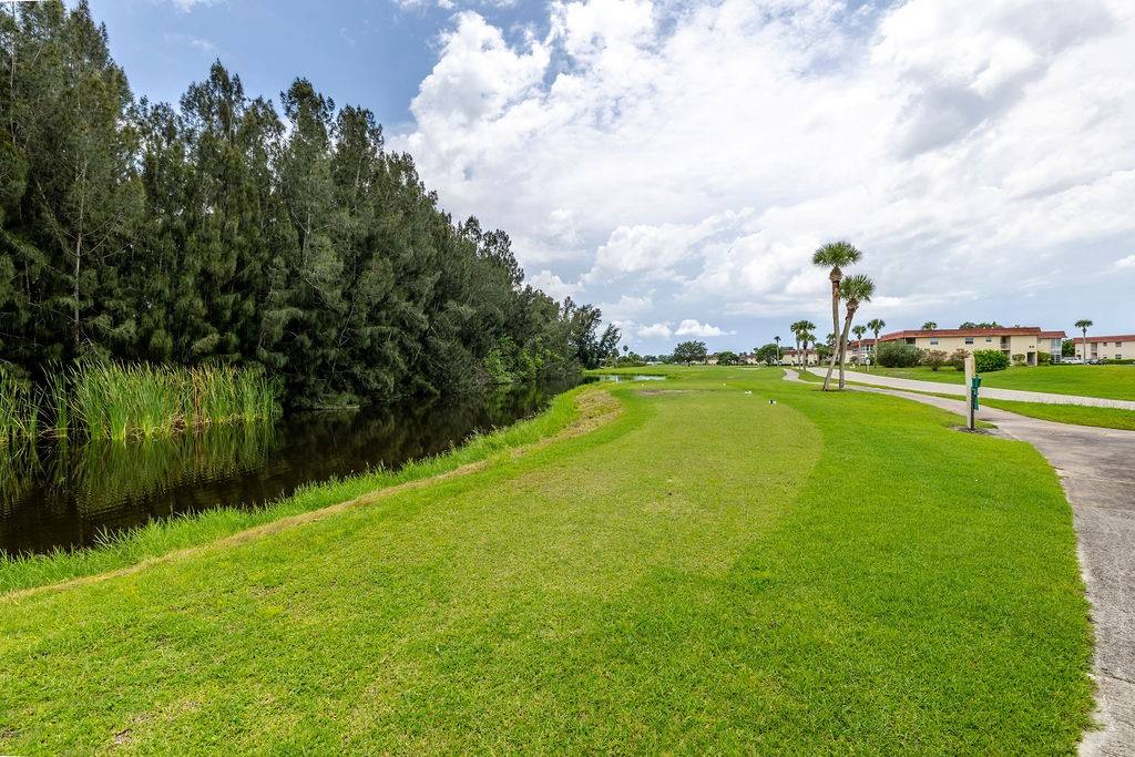 Apartment for rent at 44 Woodland Dr #204, Vero Beach, FL 32962