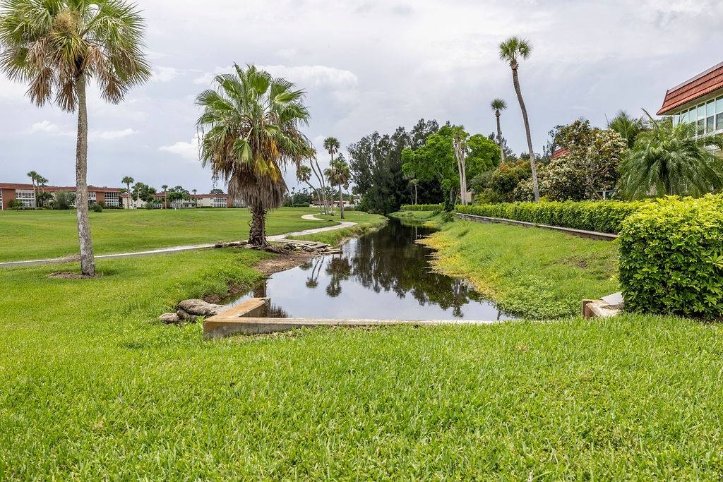 Apartment for rent at 44 Woodland Dr #204, Vero Beach, FL 32962