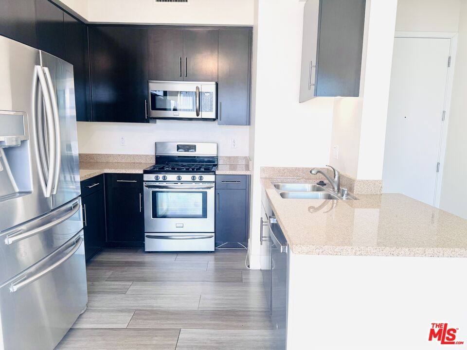 Apartment for rent at 1241 5th St #502, Santa Monica, CA 90401