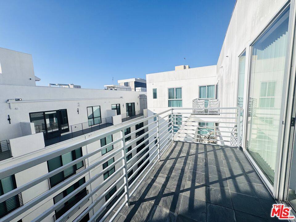 Apartment for rent at 1241 5th St #502, Santa Monica, CA 90401