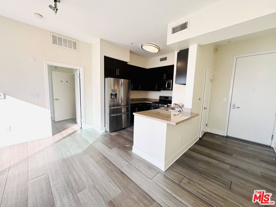 Apartment for rent at 1241 5th St #502, Santa Monica, CA 90401