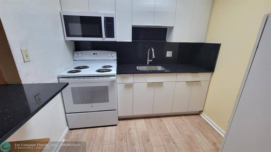 Apartment for rent at 151 SW 135th Terrace #151203T, Hollywood, FL 33027