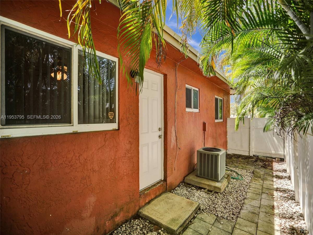 Apartment for rent at 920 SW 28th St #920-1, Fort Lauderdale, FL 33315