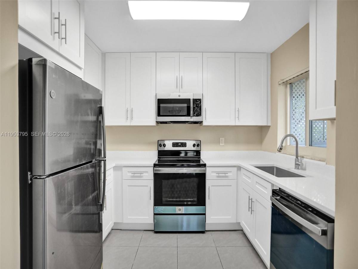 Apartment for rent at 920 SW 28th St #920-1, Fort Lauderdale, FL 33315
