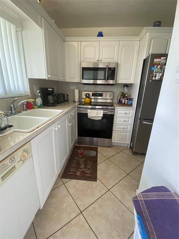 Condo for rent at 2100 NE 38th St #216, Pompano Beach, FL 33064