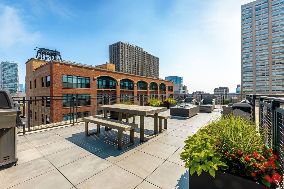Apartment for rent at 61 E 21st St, Chicago, IL 60616