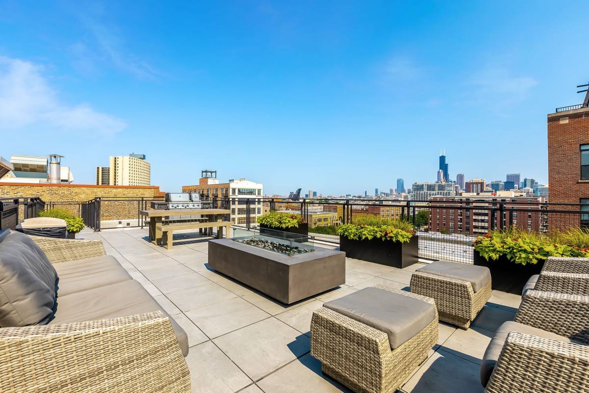 Apartment for rent at 61 E 21st St, Chicago, IL 60616