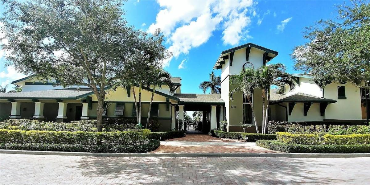 Townhouse for rent at 685 Pacific Grove Dr #685-2, West Palm Beach, FL 33401