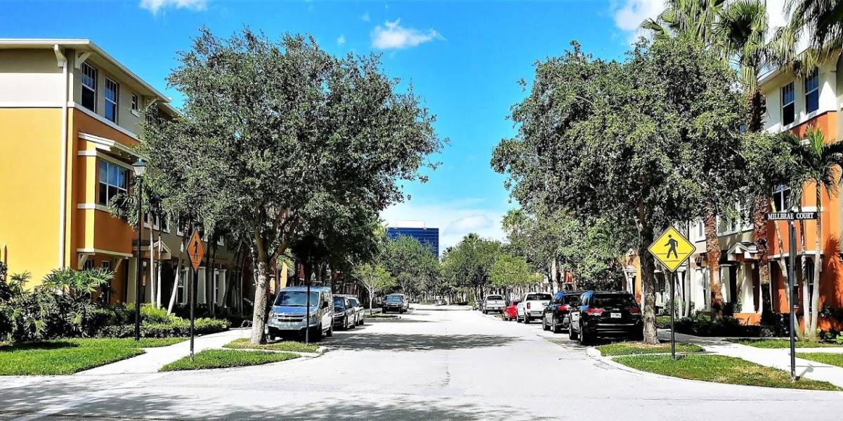 Townhouse for rent at 685 Pacific Grove Dr #685-2, West Palm Beach, FL 33401