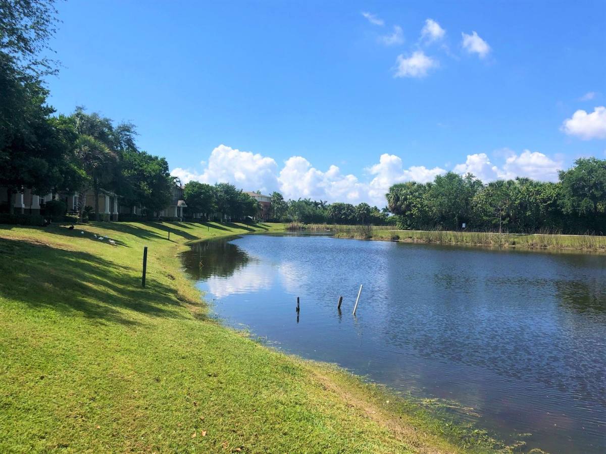 Townhouse for rent at 685 Pacific Grove Dr #685-2, West Palm Beach, FL 33401