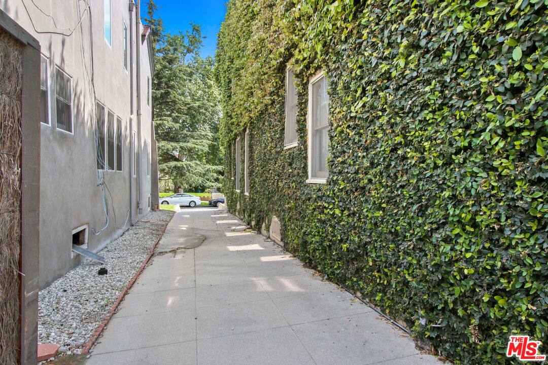 Apartment for rent at 619 N Plymouth Blvd #619, Los Angeles, CA 90004