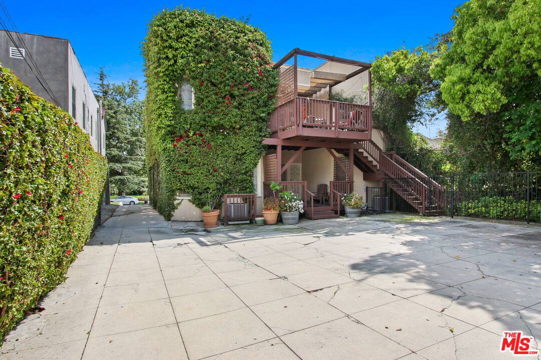 Apartment for rent at 619 N Plymouth Blvd #619, Los Angeles, CA 90004