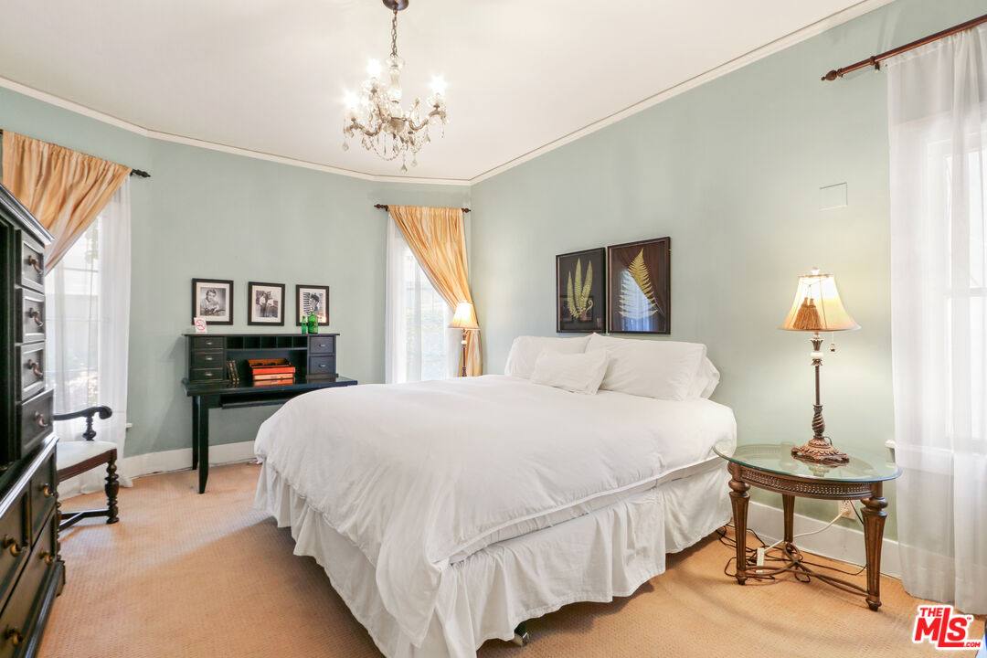 Apartment for rent at 619 N Plymouth Blvd #619, Los Angeles, CA 90004