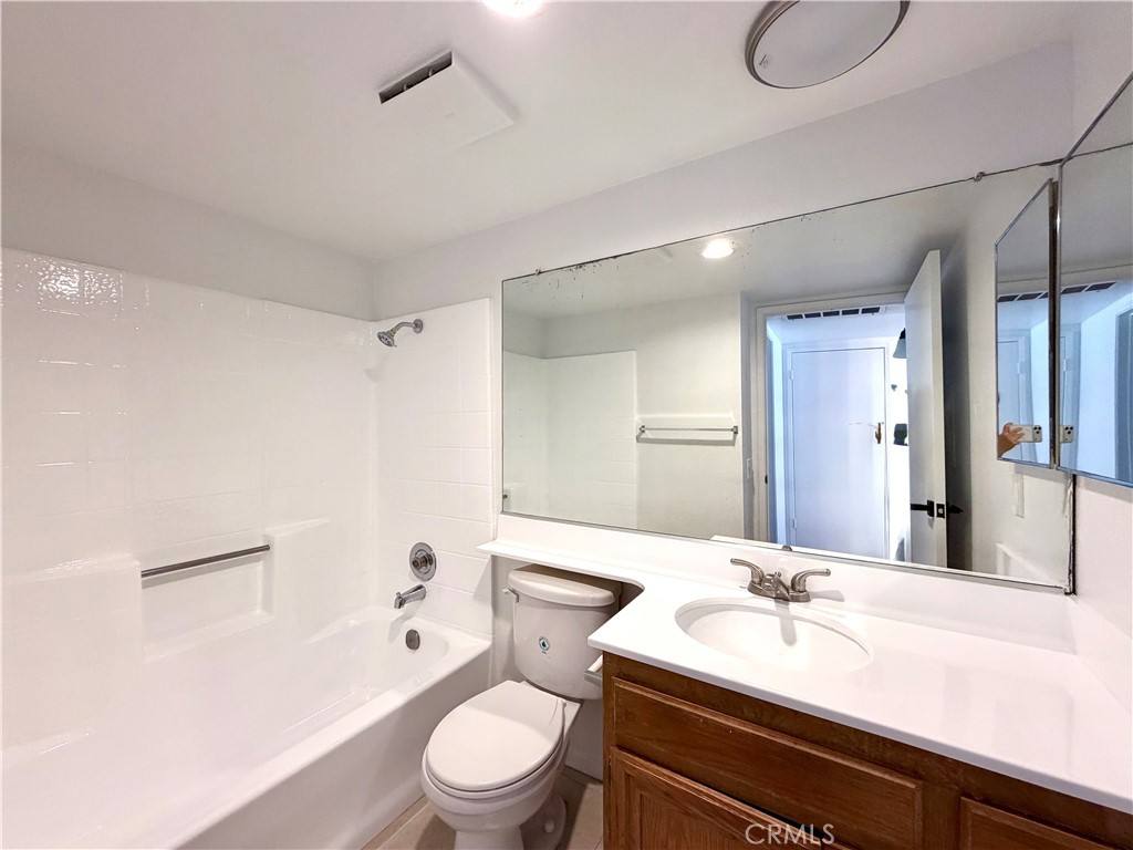 Apartment for rent at 13512 Moorpark St #103, Sherman Oaks, CA 91423