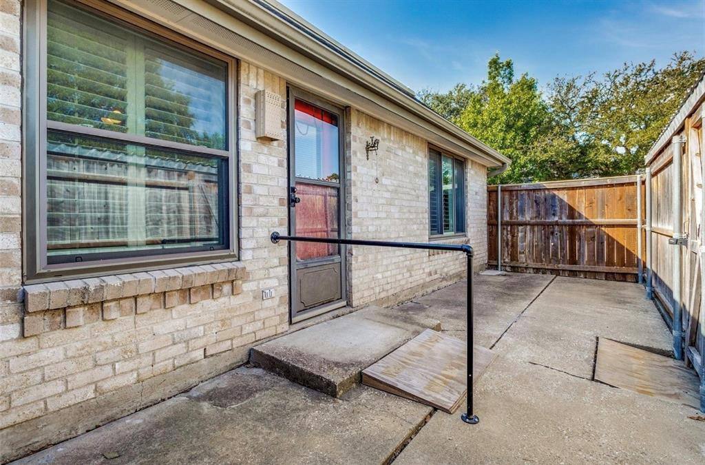 Townhouse for rent at 13853 Leinsper Green Dr, Dallas, TX 75240