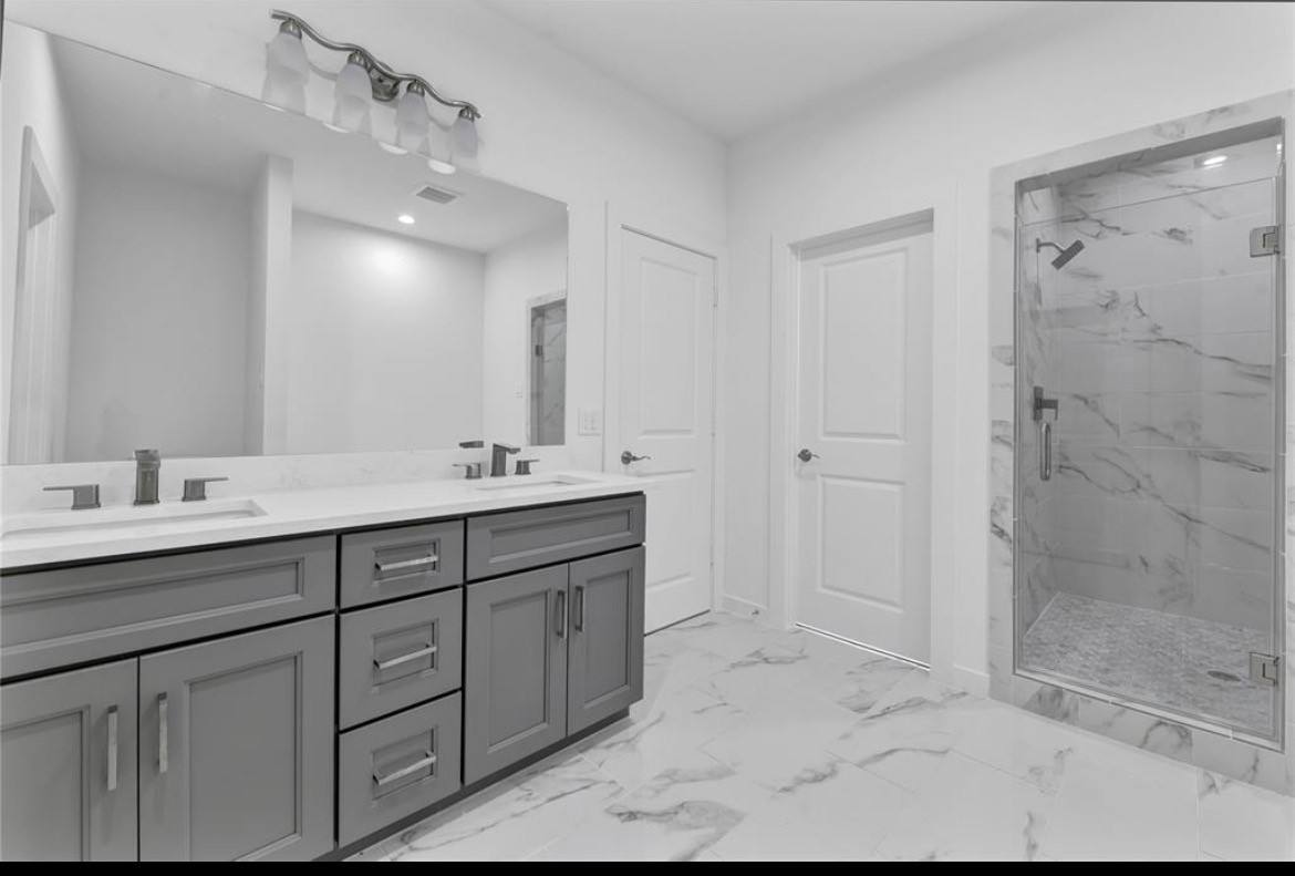Apartment for rent at 207 Edgewood St #207B, Houston, TX 77011