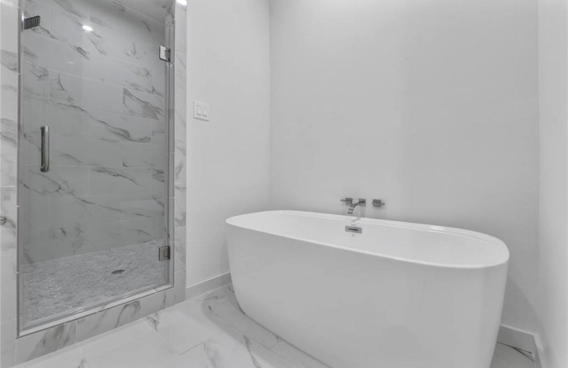 Apartment for rent at 207 Edgewood St #207B, Houston, TX 77011