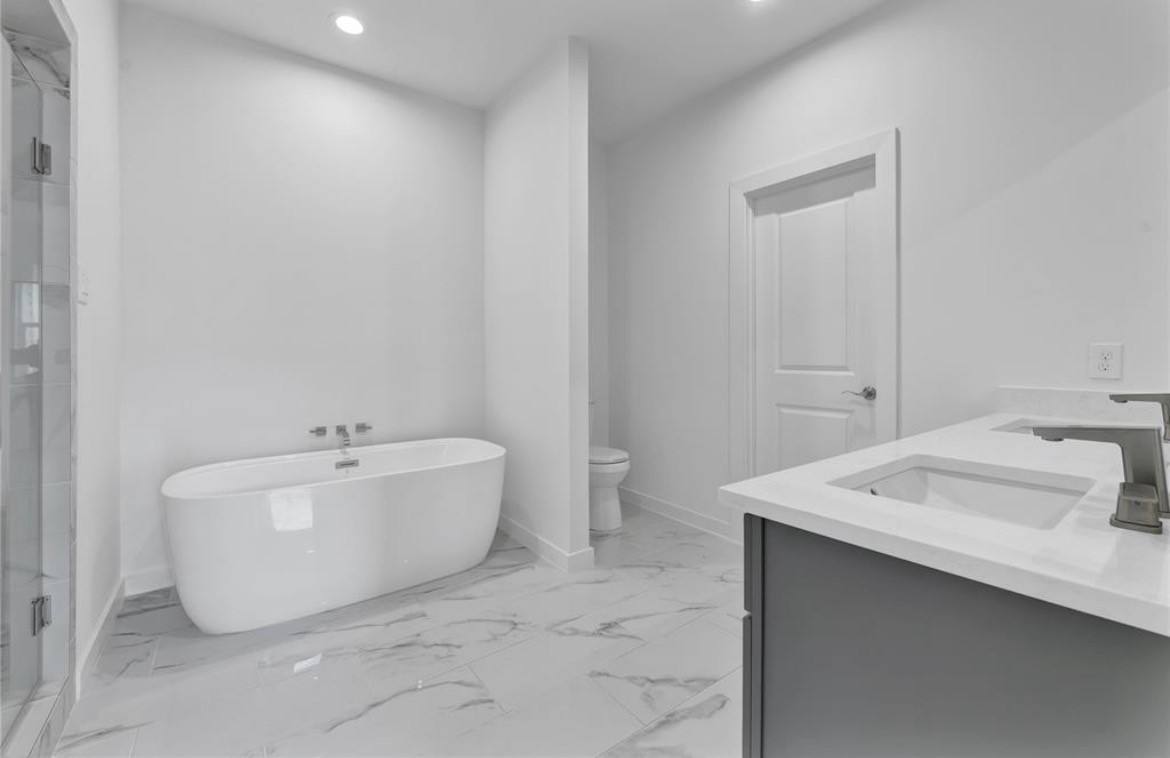 Apartment for rent at 207 Edgewood St #207B, Houston, TX 77011