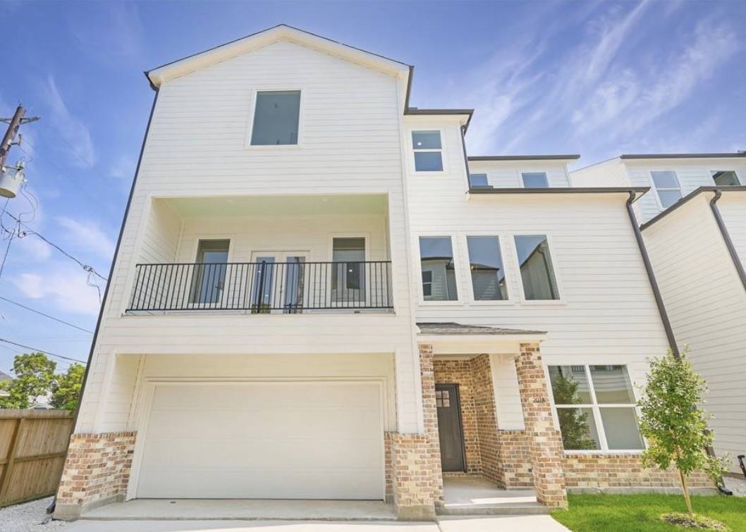 Apartment for rent at 207 Edgewood St #207B, Houston, TX 77011