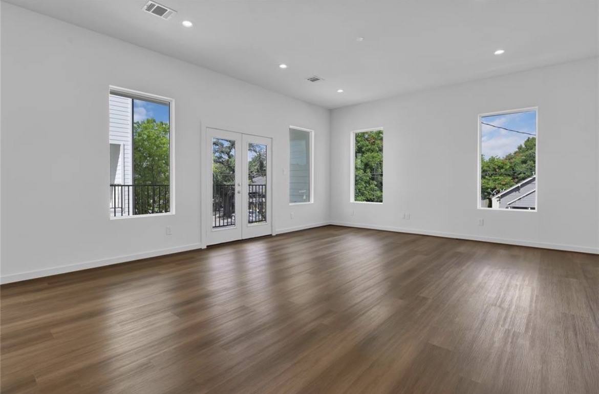 Apartment for rent at 207 Edgewood St #207B, Houston, TX 77011
