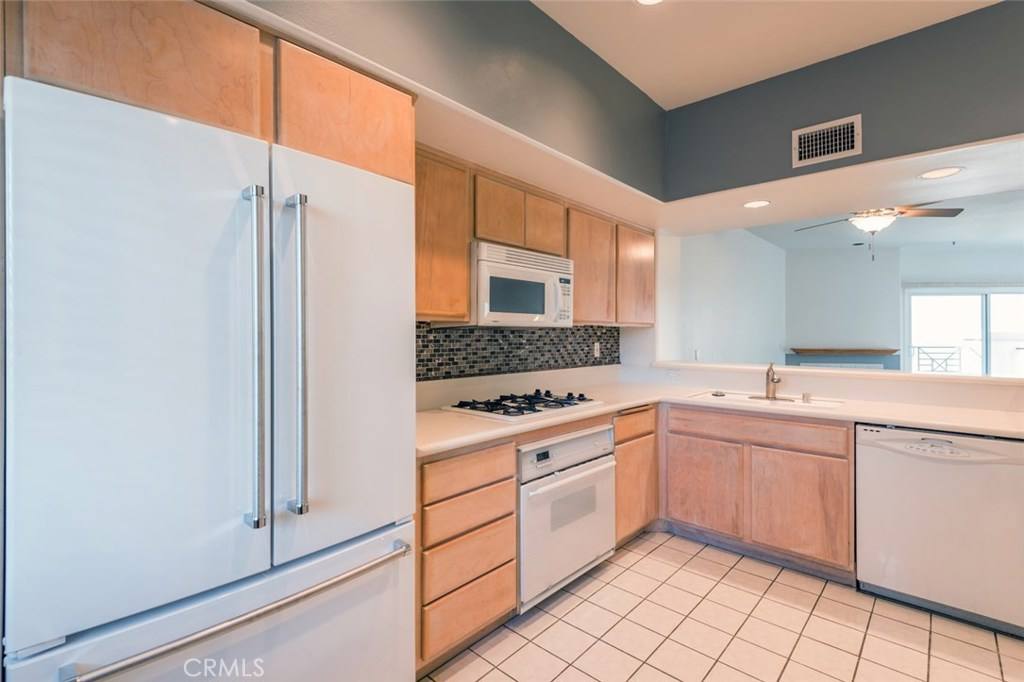 Condo for rent at 200 Pacific Coast Highway 200-314, Huntington Beach, CA 92648