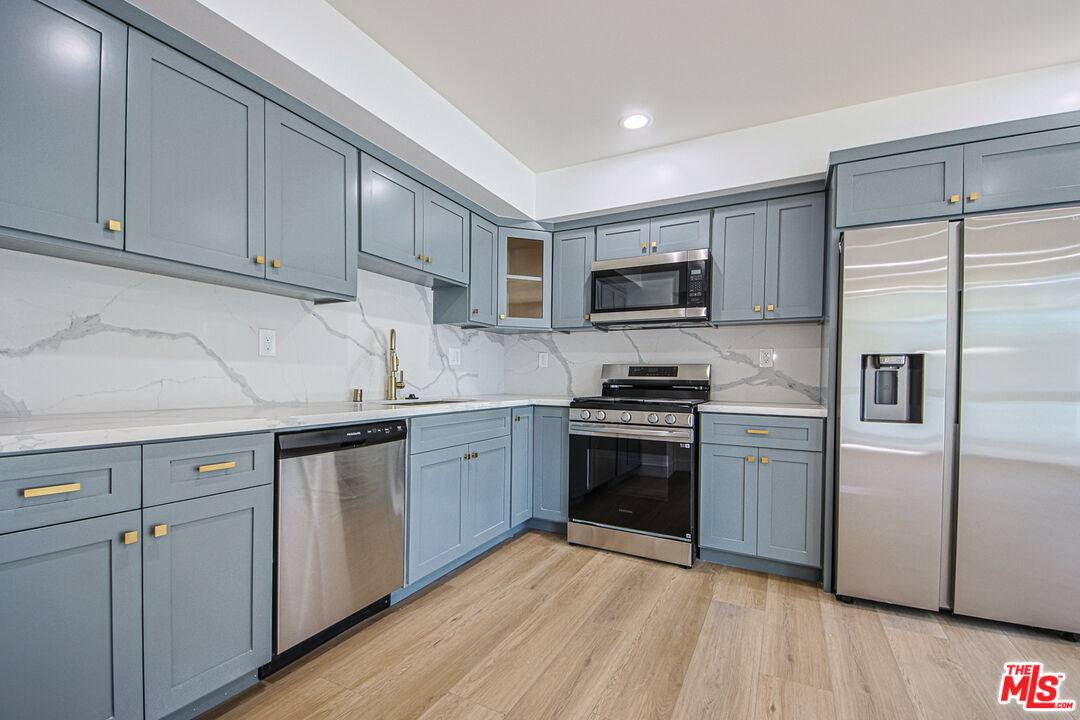 Townhouse for rent at 10803 Kling St, North Hollywood, CA 91602