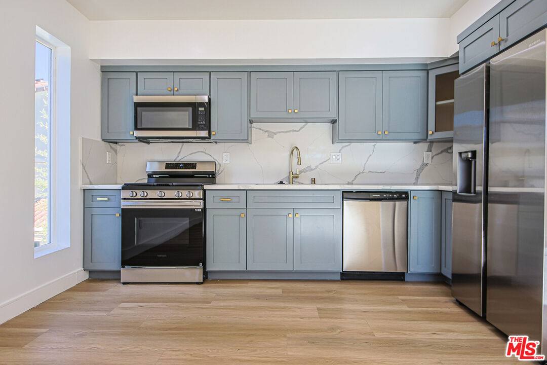Townhouse for rent at 10803 Kling St, North Hollywood, CA 91602