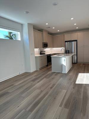 Townhouse for rent at 9423 Sepulveda Blvd #5, North Hills, CA 91343
