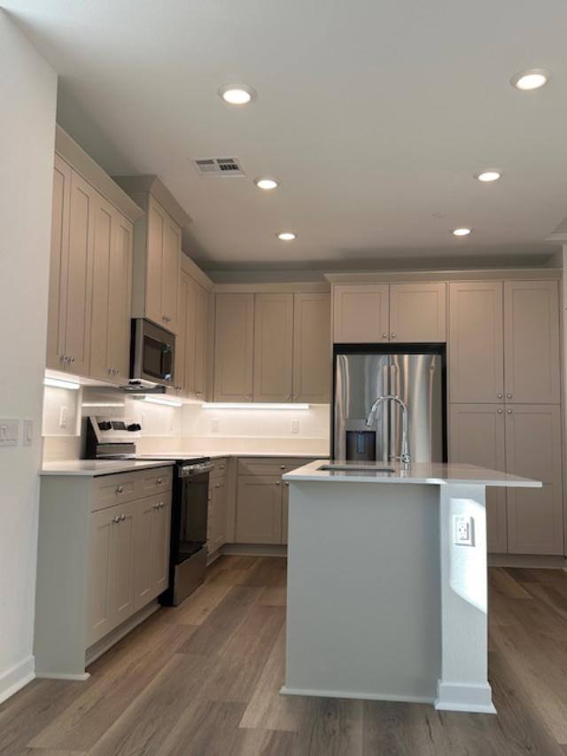 Townhouse for rent at 9423 Sepulveda Blvd #5, North Hills, CA 91343