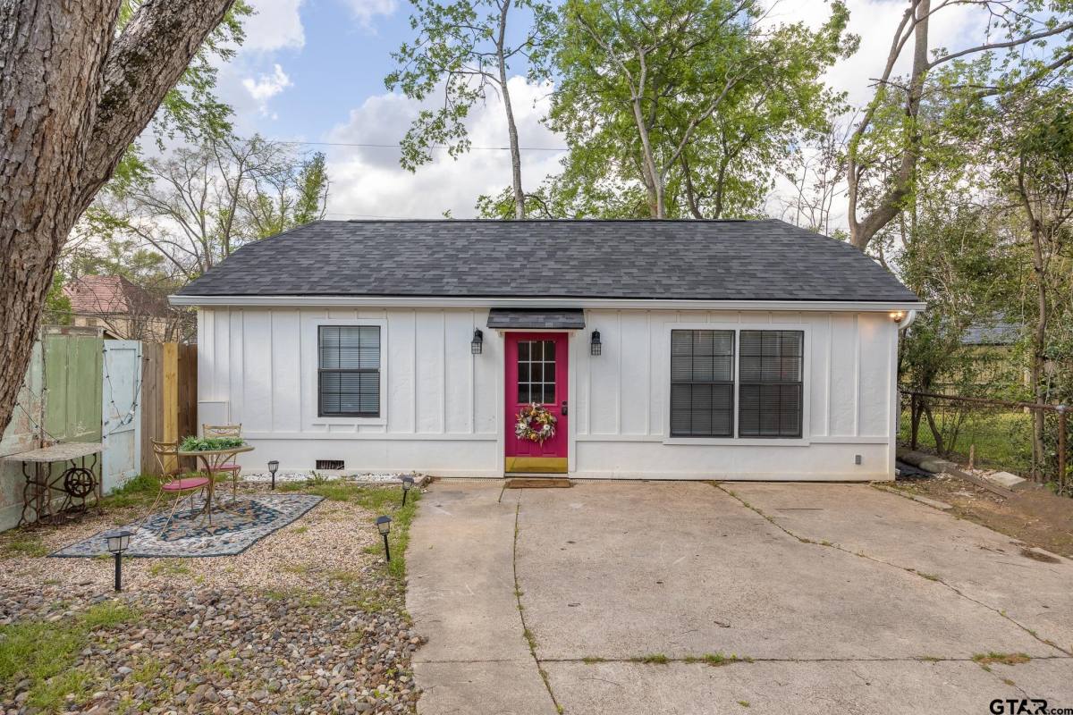 Apartment for rent at 321 W 3rd St #321, Tyler, TX 75701