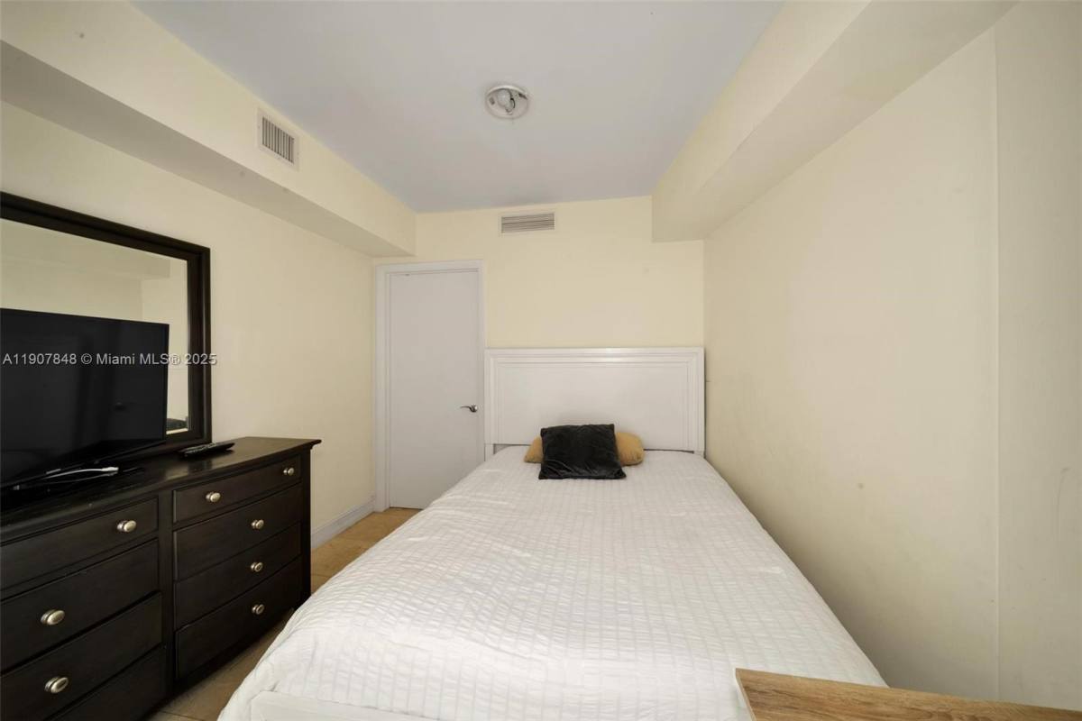 Apartment for rent at 1850 S Ocean Dr #1609, Hallandale, FL 33009
